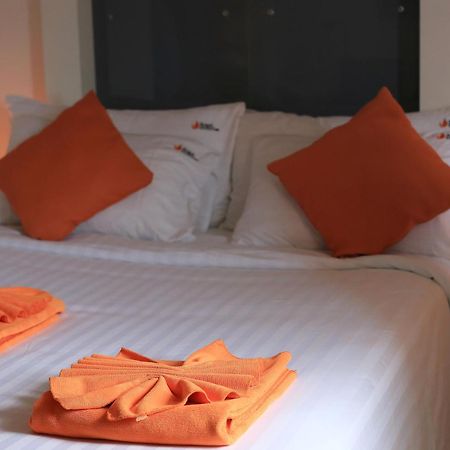 The Original Orange Hotel Nakhon Si Thammarat Quarto foto